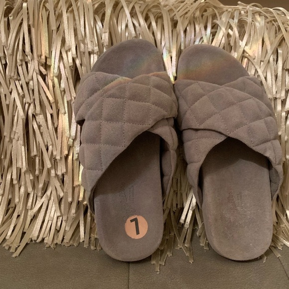 NWOB Seychelles Wide Awake Grey sandal - Picture 6 of 7